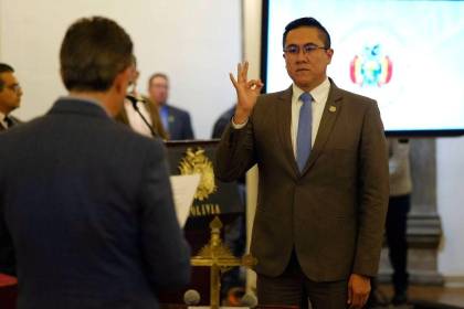 Ministro de Economía anuncia ajustes al decreto del diésel y afirma que buscará “que no se abrogue”