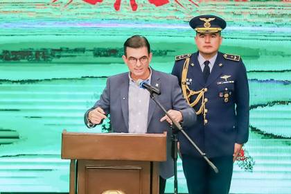 Paz anuncia una comisión para impulsar la reforma parcial de la Constitución