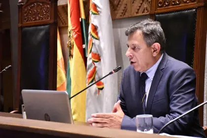 Viaje de Rodrigo Paz al foro de la CAF abre espacios para mejorar las condiciones de Bolivia, señala presidente del Senado