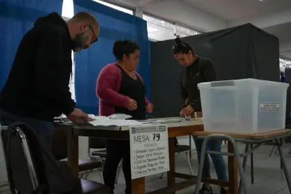 Segunda vuelta en Chile: Inicia la votación con el candidato de derecha como favorito