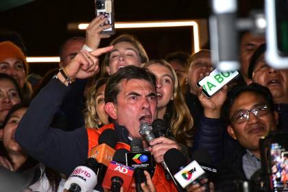 “Tenemos que ganar la segunda parte de forma honesta”: Paz celebra su victoria, pero dice que aún nada está ganado