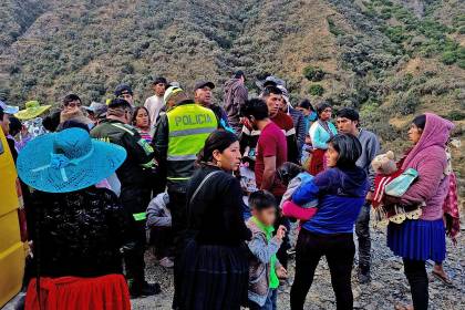 Bomberos difunde la lista de fallecidos y heridos del minibús que cayó a un barranco en Cochabamba