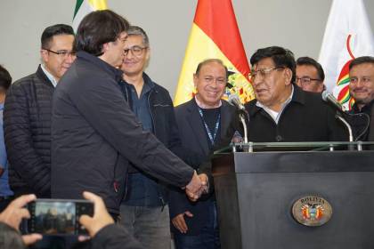 Se descarta el paro del lunes: Gobierno y Confederación de Choferes llegan a un acuerdo