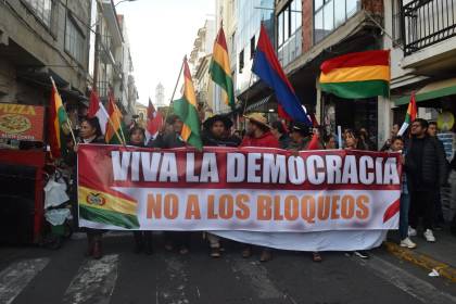 “La COB no nos representa”: Plataformas marchan contra los bloqueos en La Paz