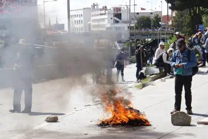 Gobierno apoyará proyecto de ley antibloqueos: “Han generado pérdidas por $us 20 millones por día”, señala ministro Lupo