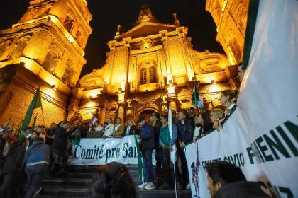 “Tienen hasta el domingo para desbloquear”: Cívicos cruceños advierten al Gobierno con salir a despejar las vías