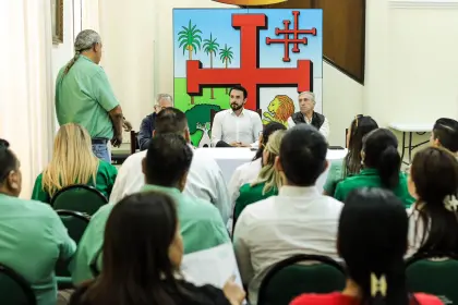 “Es muy difícil que los médicos cobren a tiempo si seguimos dependiendo del centralismo”, dice Velasco