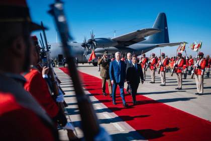 Kast a su llegada a Bolivia: “Comencemos a construir juntos el futuro de nuestras naciones”