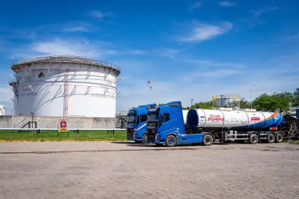 Tras días de filas en surtidores, YPFB dice que se batió récord en despacho de gasolina