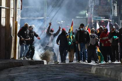 Tras la aprehensión del líder de los campesinos Túpac Katari, la marcha se dispersa en el centro de La Paz