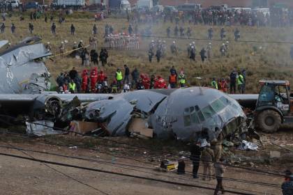 El seguro cubrirá gastos de heridos y fallecidos del accidente aéreo en El Alto, señala el Gobierno