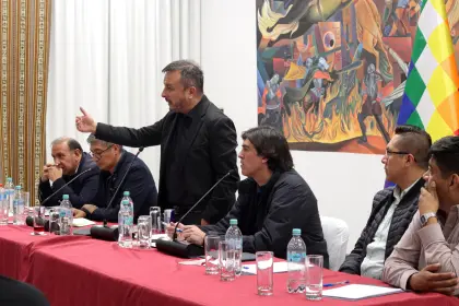 Gobierno convoca para este lunes al transporte, alcaldes y gobernadores para definir tarifas 