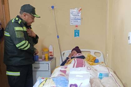 Una mujer dio a luz a su hijo en un baño público de Oruro 