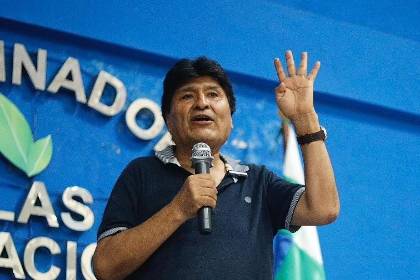 Evo tiene dengue y falta a su programa de radio de domingo