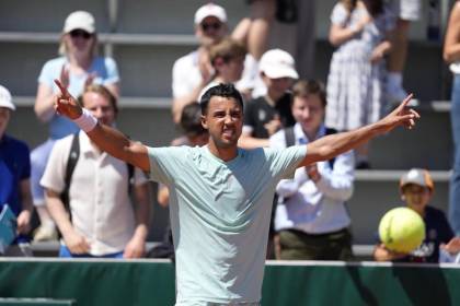El tenista boliviano Hugo Dellien se despide de Roland Garros tras caer ante Valentin Royer
