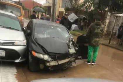 Santa Cruz: Una enfermera pierde la vida en un trágico choque frontal de vehículos 