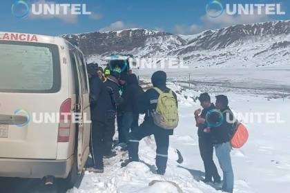 “Hemos trabajado con palas y picotas”, viajeros atrapados por la nieve en La Paz relatan su travesía