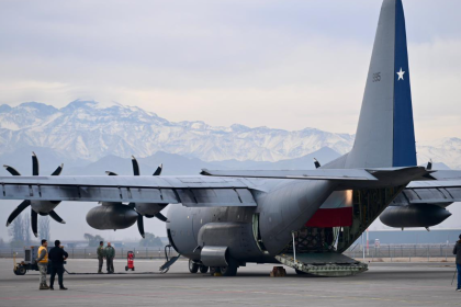 Llegan más de seis toneladas de ayuda humanitaria desde Chile y avión se quedará 11 días para puentes aéreos