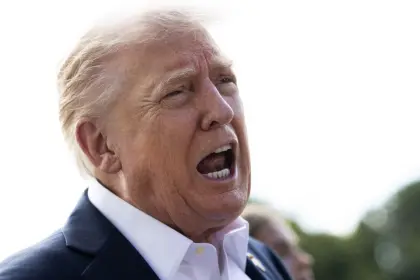 Trump dice que desplegó submarinos nucleares frente a Rusia por amenazas