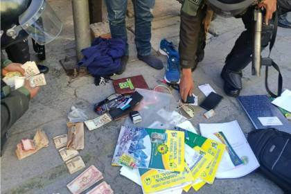 Policía reporta la aprehensión de dos hombres con Bs 34.690 y una “lista de manifestantes” durante protestas en La Paz