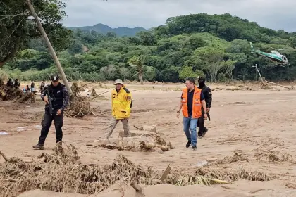 Paz llega a El Torno, una de las regiones devastadas por el desborde del río Piraí