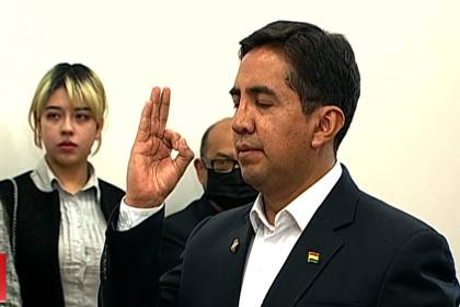 El presidente Paz posesiona a Williams Bascopé como ministro de Trabajo