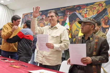 Rodrigo Paz acuerda con la COR de El Alto y el Magisterio y aísla a Mario Argollo y Evo Morales