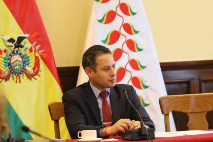 “En ausencia del presidente, mi persona asume la suplencia legal”, dice Lara e invoca al artículo 169 de la CPE