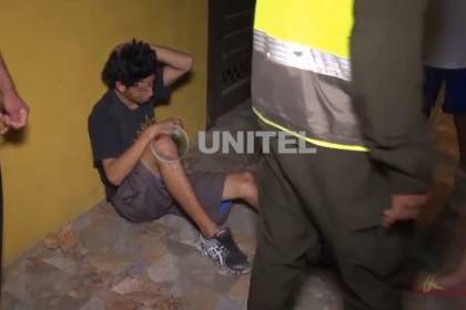 Vecinos capturan a un hombre, lo acusan de ser asaltante y lamentan que su cómplice fugó