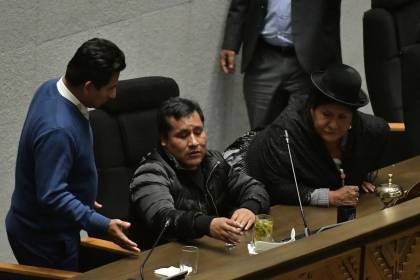 Diputados: Tras incidentes y peleas entre evistas y arcistas, se reinstala la sesión para renovar directiva