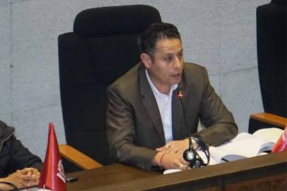 Lara terminó increpado en la sesión que convocó para interpelar al ministro de Hidrocarburos