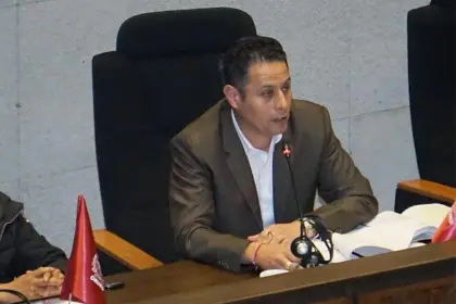 Lara terminó increpado en la sesión que convocó para interpelar al ministro de Hidrocarburos