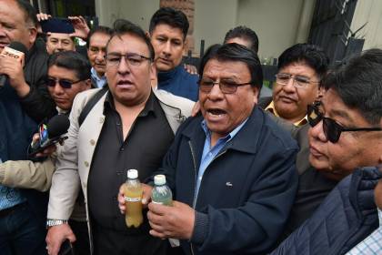 Gasolina: Choferes dicen que solo dialogarán con Paz y advierten con un paro indefinido y nacional