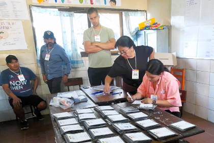 El 60% de las mesas de votación ya cerró en Santa Cruz, según la presidenta del TED