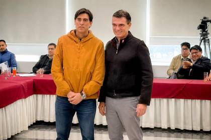 Diputado señala que el ministro Zamora tiene sentencia ejecutoriada; Ministerio de Obras Públicas rechaza acusación