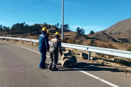 Bloqueos en la carretera Santa Cruz-Sucre obligan a usar rutas alternas que suman 5 horas al viaje