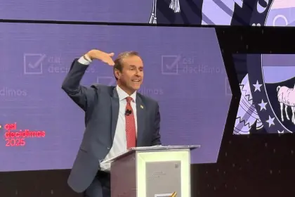 “En cuatro semanas podemos tener una Bolivia con estabilidad”, promete Tuto Quiroga en el debate de Unitel 
