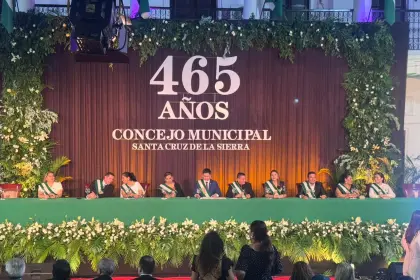Sesión de honor por los 465 años de fundación de Santa Cruz: El Concejo otorgó reconocimientos a varias personalidades