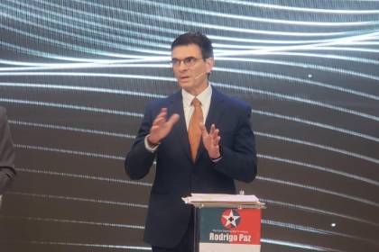 “Vamos a borrar más de 220 decretos”, afirma Rodrigo Paz en el segundo debate del TSE