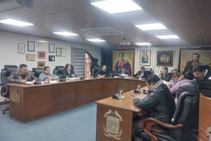 Sesión del Concejo de Quillacollo ingresa a un cuarto intermedio y transportistas instalan vigilia