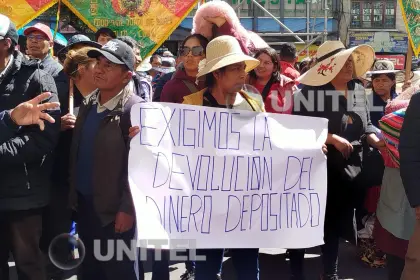 Panificadores protestan en puertas de Emapa para exigir la devolución del depósito para la harina subvencionada