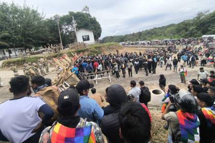 Cocaleros del trópico realizaron “inspección” en la Novena División del Ejército