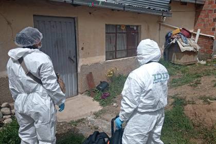 Mujer es trasladada a una clínica y llega sin vida; su esposo es aprehendido porque sospechan que la golpeó