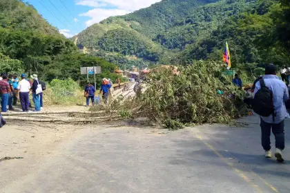 Diputado yungueño pide intervención policial para levantar bloqueos en el norte de La Paz