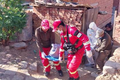 Mujer que fue degollada tenía varias heridas de arma blanca, su pareja está aprehendida