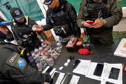 Hallan armas blancas, celulares y bebidas alcohólicas en requisas realizadas en cárceles de La Paz y Sucre