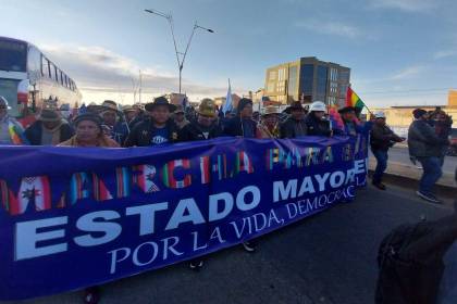 Con Morales a la cabeza se inicia la tercera jornada de la marcha evista, que apunta a llegar a Patacamaya este jueves