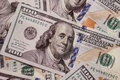 El dólar oficial vuelve a subir y cruza la barrera de los Bs 12 para este miércoles 