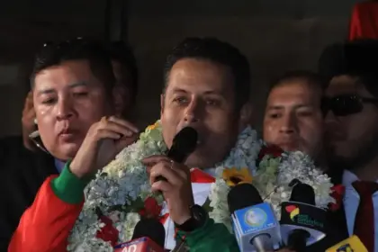 “Si yo no le apruebo él no hace nada”: Lara dice que si es electo tendrá más poder que Rodrigo Paz