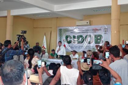 Rodrigo Paz firma acuerdo con indígenas del oriente y por la tarde se reúne con alcaldes del MAS 